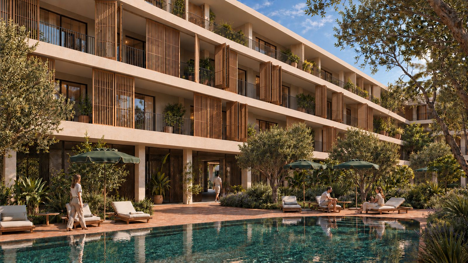 Edificio moderno con toques árabes frente a la playa de S'Illot, Mallorca